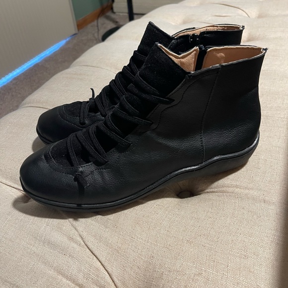 Boots - Picture 2 of 3